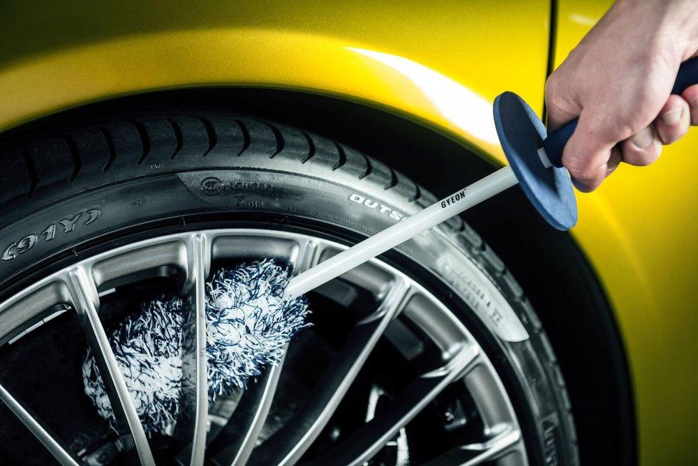 GYEON Q²M Wheel Brush — product view